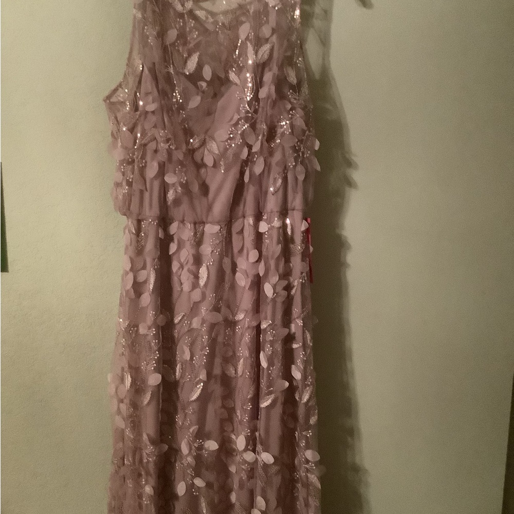 Maxi Rose color dress with leafs